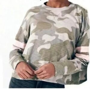 Hollister women's cropped camo top